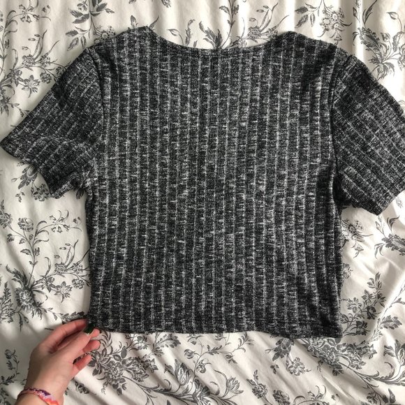 2 for $20 ❤️ Forever 21 Cropped Short sleeve Wrap Top - Picture 2 of 2